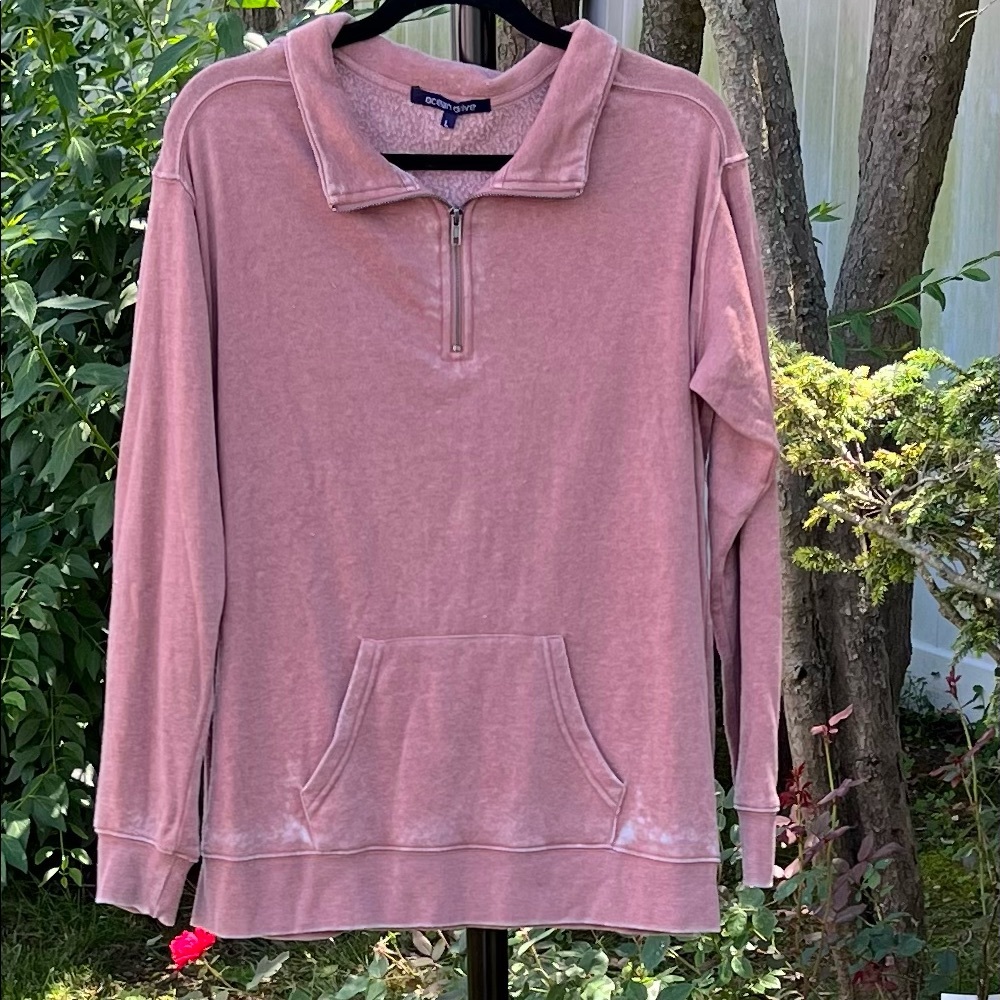 Long sleeve rosy/beige comfy top with front pocket and zipper at collar.